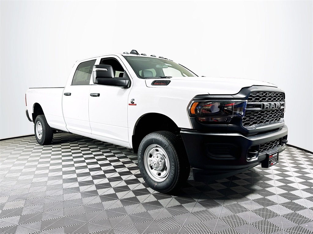 Vehicle image 3 of 32