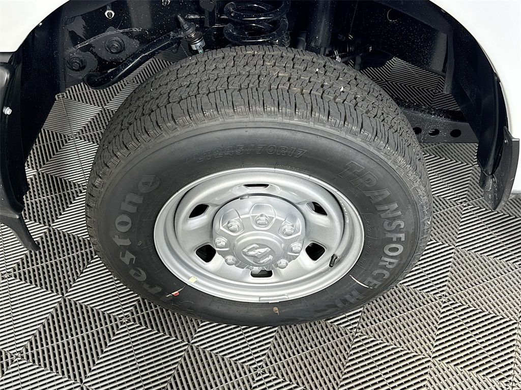 Vehicle image 31 of 32