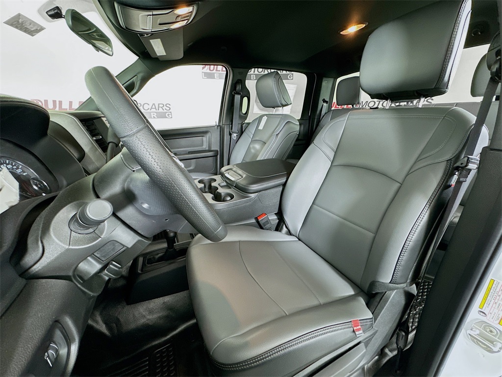 Vehicle image 20 of 32