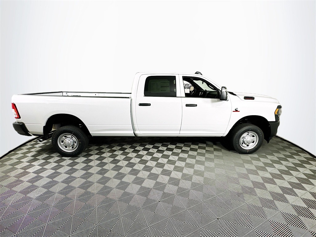 Vehicle image 4 of 32