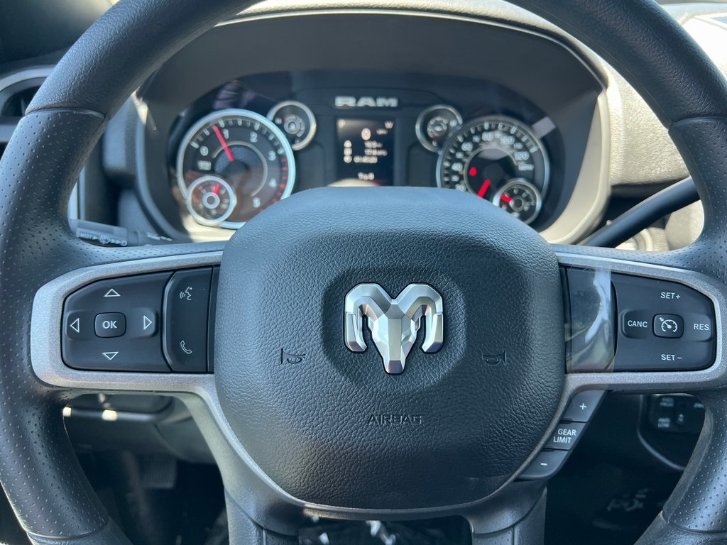 Vehicle image 16 of 24