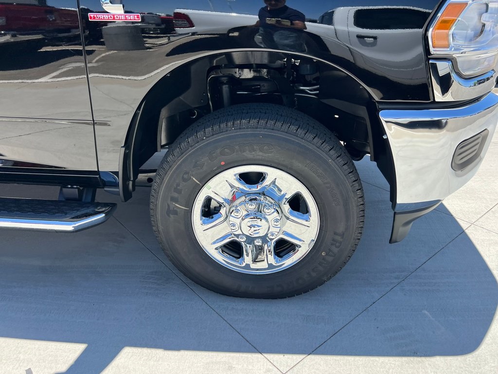 Vehicle image 10 of 24