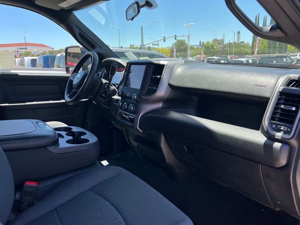 Vehicle image 11 of 24