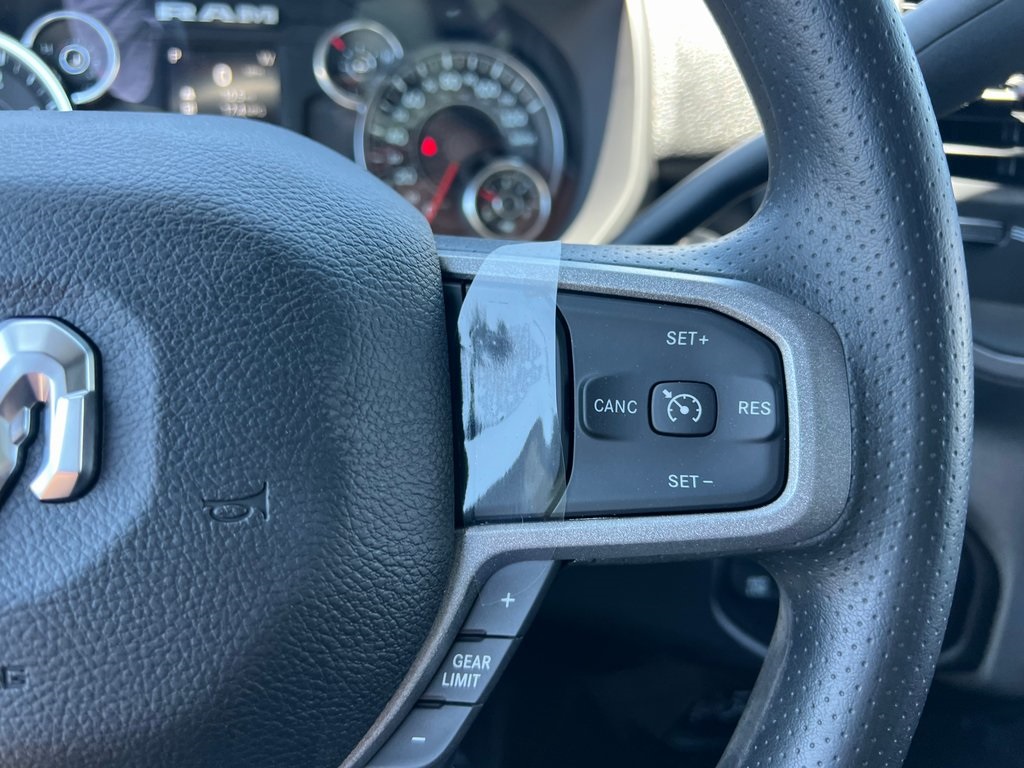 Vehicle image 18 of 24