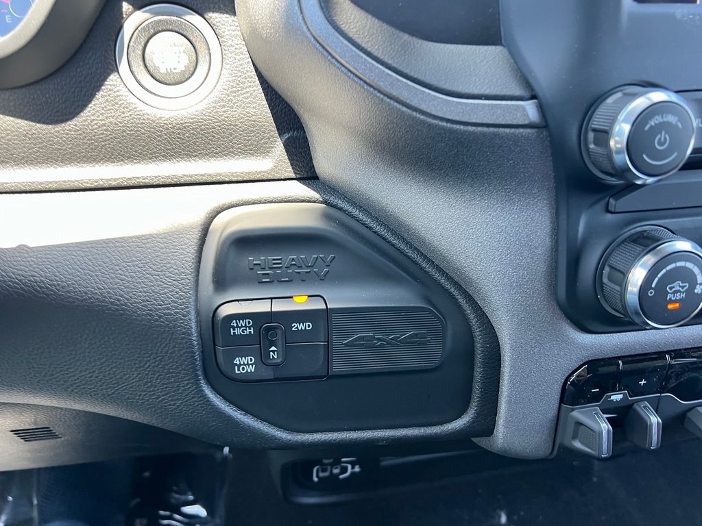 Vehicle image 22 of 24