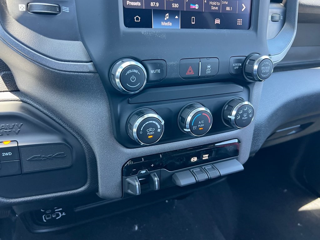 Vehicle image 21 of 24