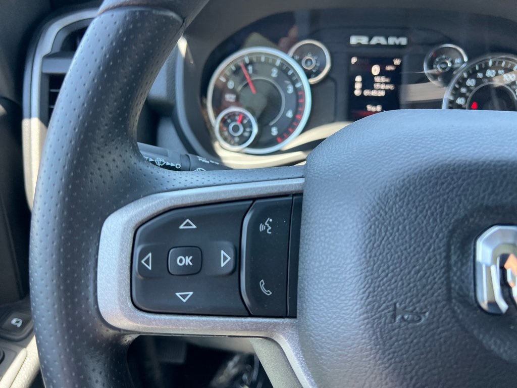 Vehicle image 17 of 24