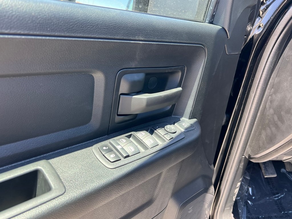 Vehicle image 15 of 24