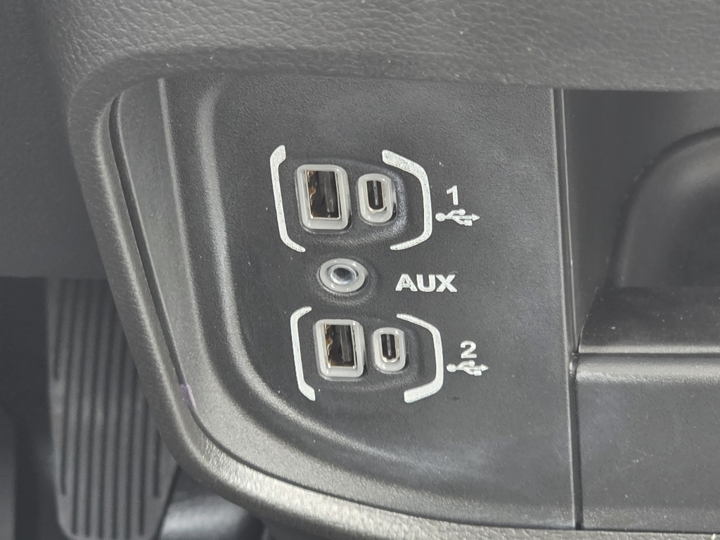 Vehicle image 21 of 35