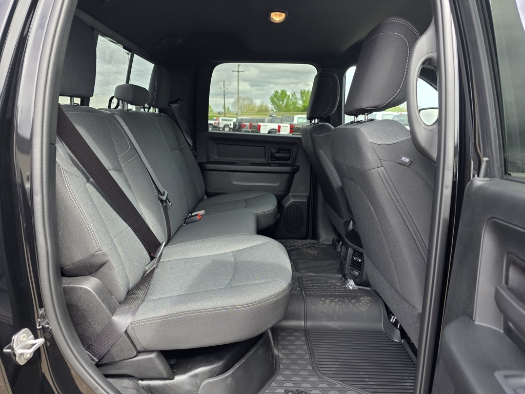 Vehicle image 27 of 35