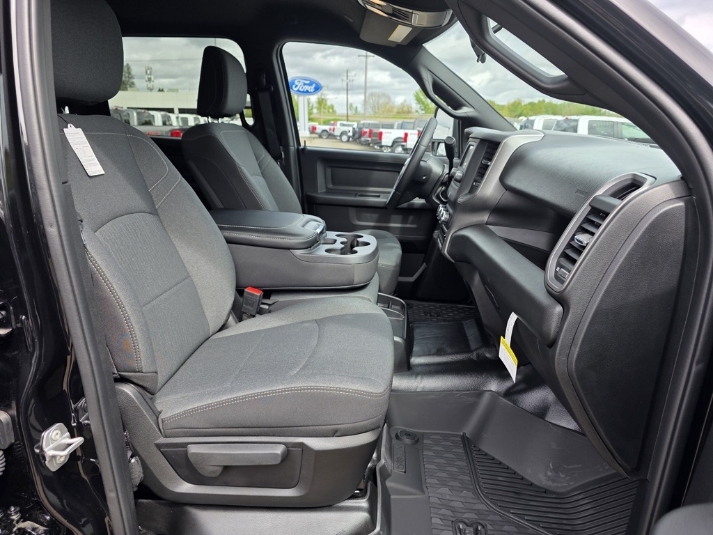 Vehicle image 28 of 35
