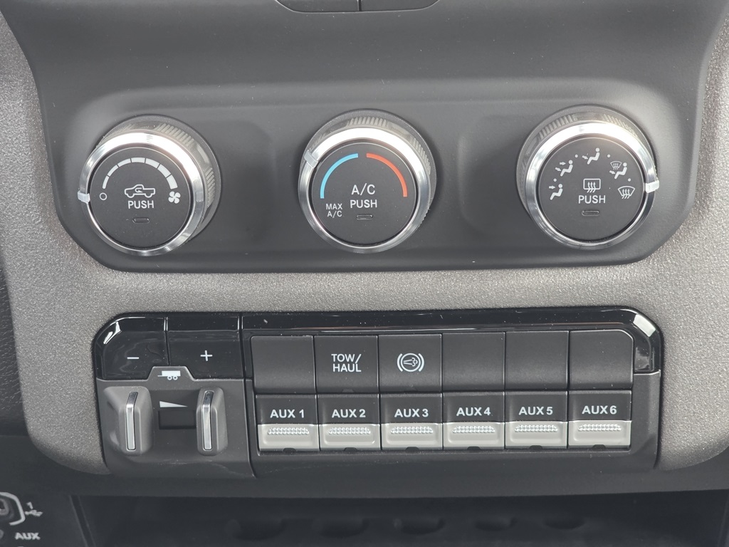 Vehicle image 19 of 35