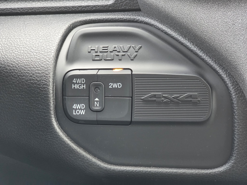 Vehicle image 20 of 35