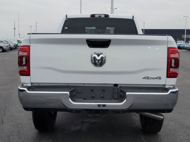 Vehicle image 6 of 32