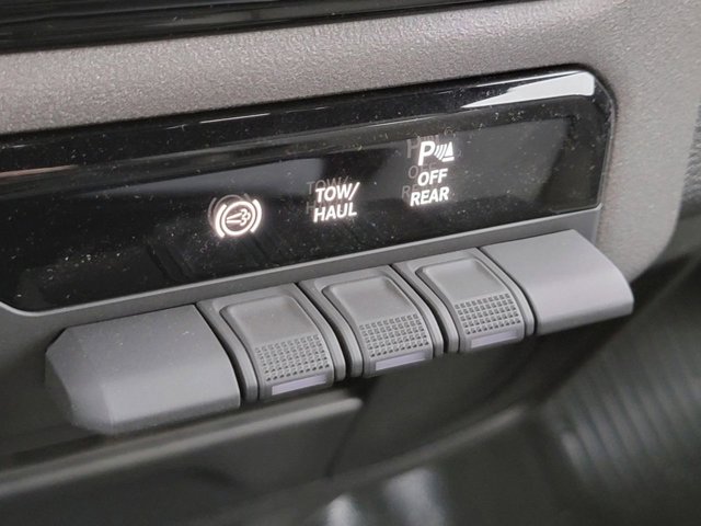 Vehicle image 27 of 32