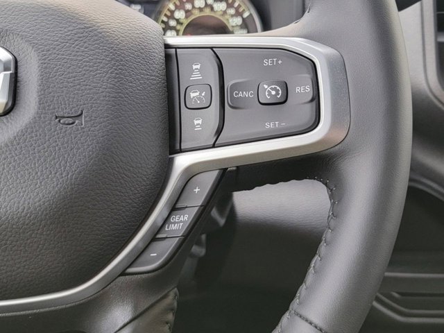 Vehicle image 31 of 32