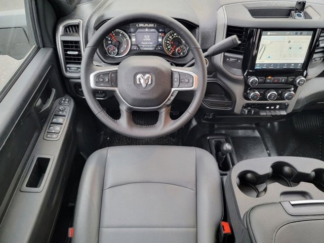 Vehicle image 16 of 32