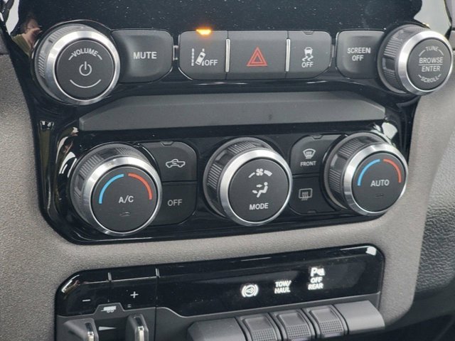 Vehicle image 20 of 32