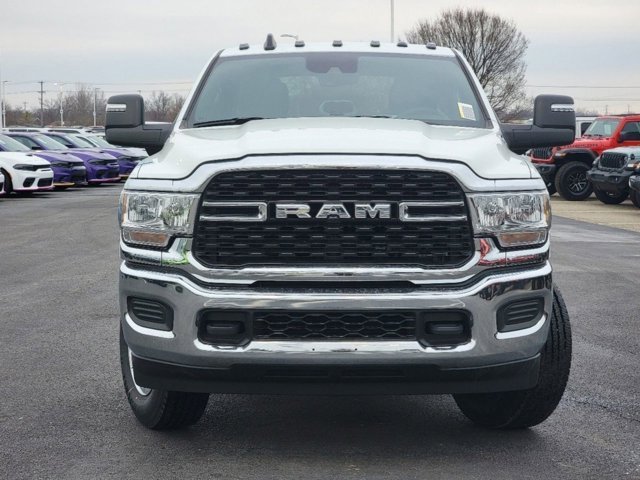 Vehicle image 2 of 32