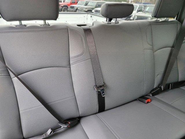 Vehicle image 13 of 32