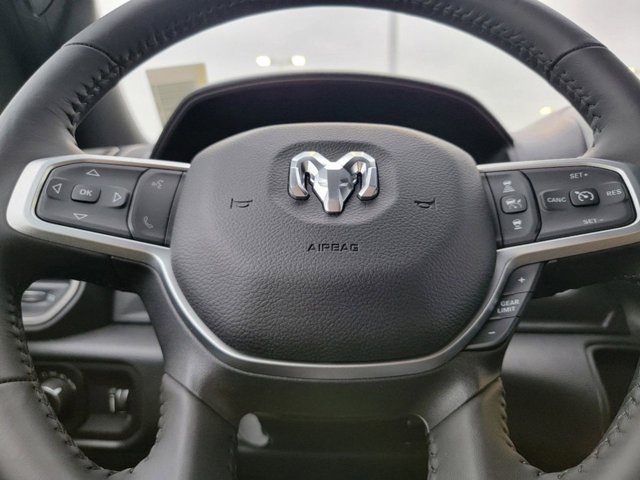 Vehicle image 17 of 32