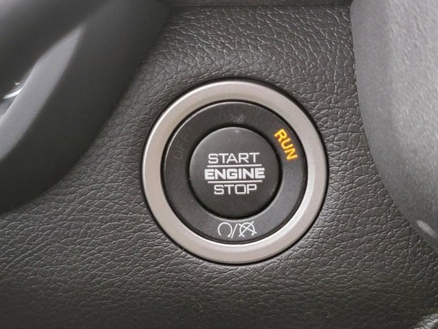 Vehicle image 30 of 32