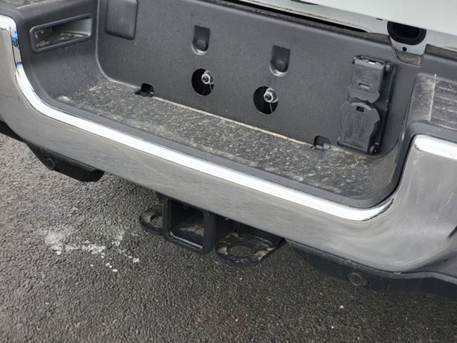 Vehicle image 10 of 32