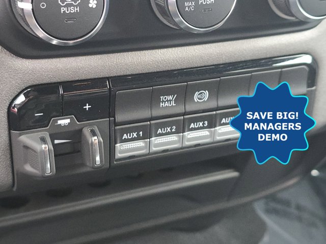 Vehicle image 10 of 31