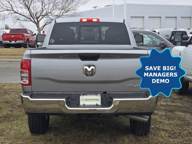 Vehicle image 4 of 31