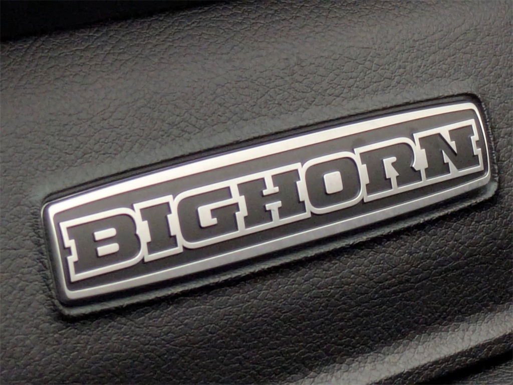 Vehicle image 39 of 40