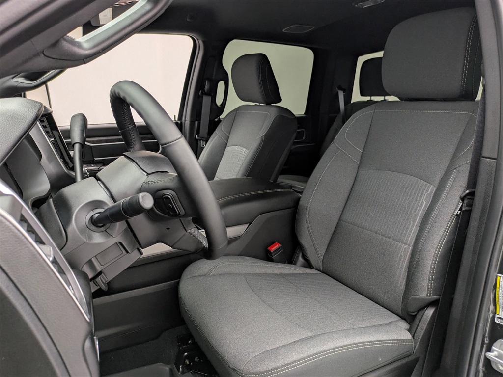 Vehicle image 14 of 40