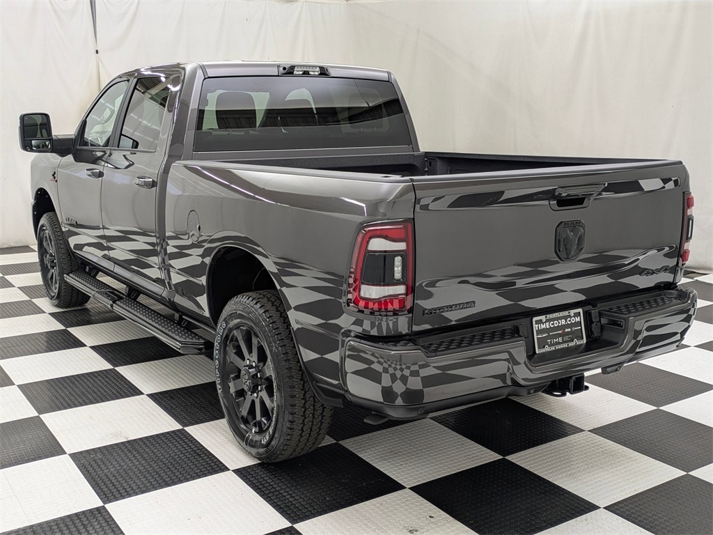 Vehicle image 6 of 40