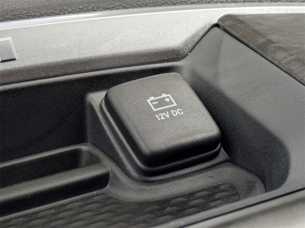 Vehicle image 37 of 40