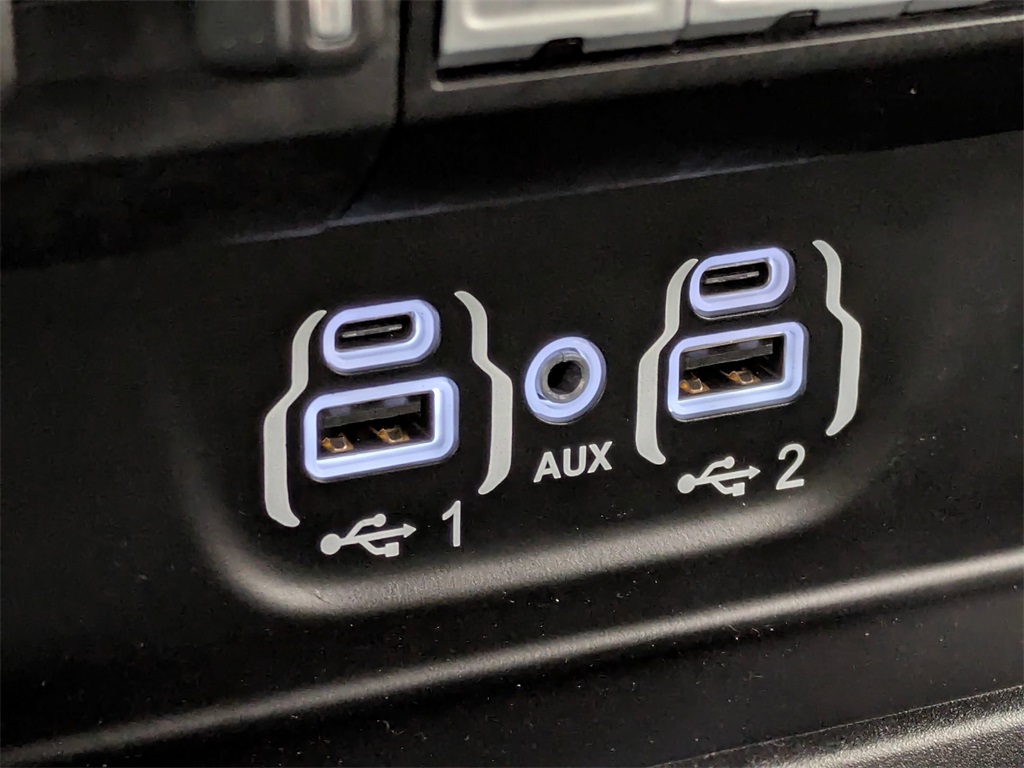 Vehicle image 36 of 40