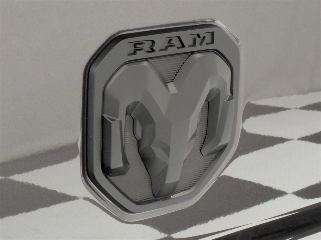 Vehicle image 10 of 40