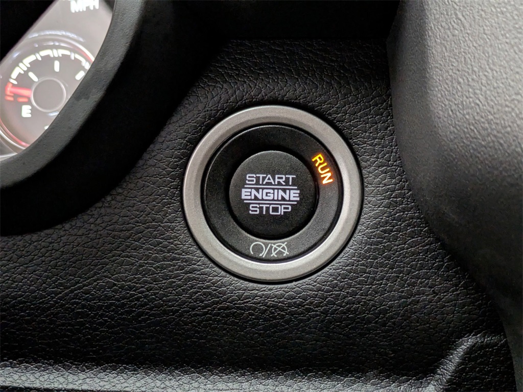 Vehicle image 26 of 40
