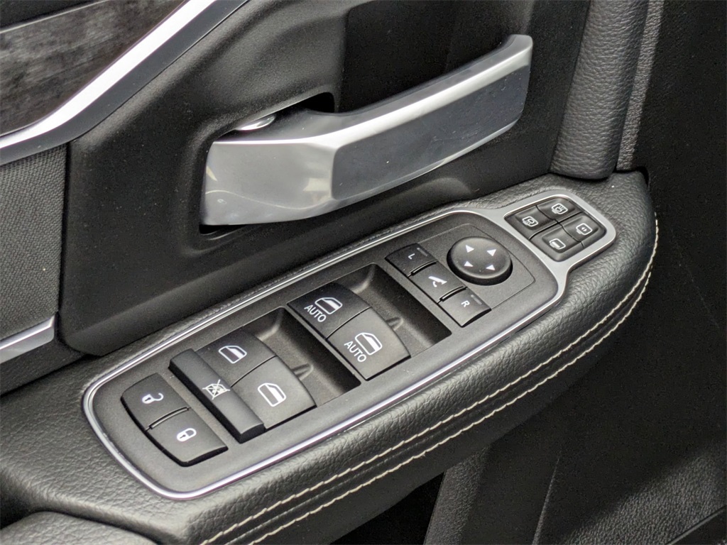 Vehicle image 13 of 40
