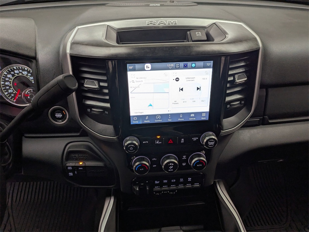 Vehicle image 29 of 40