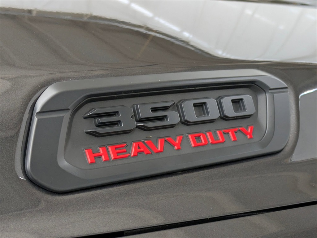 Vehicle image 11 of 40