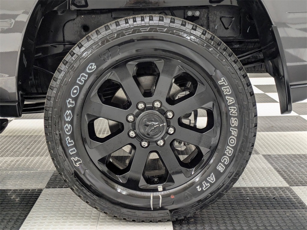 Vehicle image 7 of 40