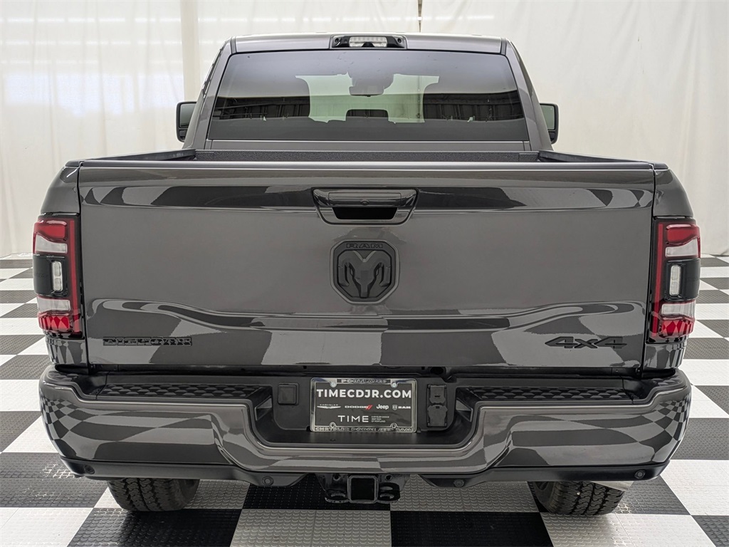 Vehicle image 5 of 40