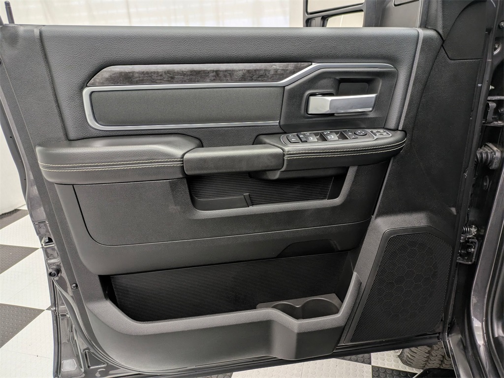 Vehicle image 12 of 40