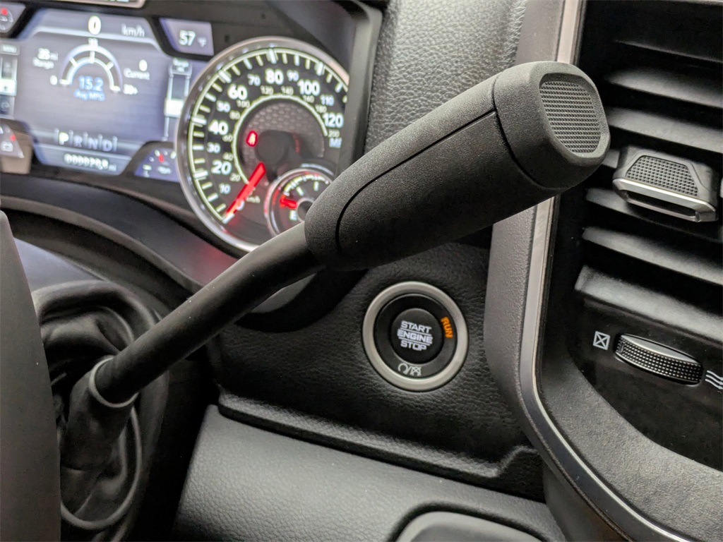 Vehicle image 28 of 40