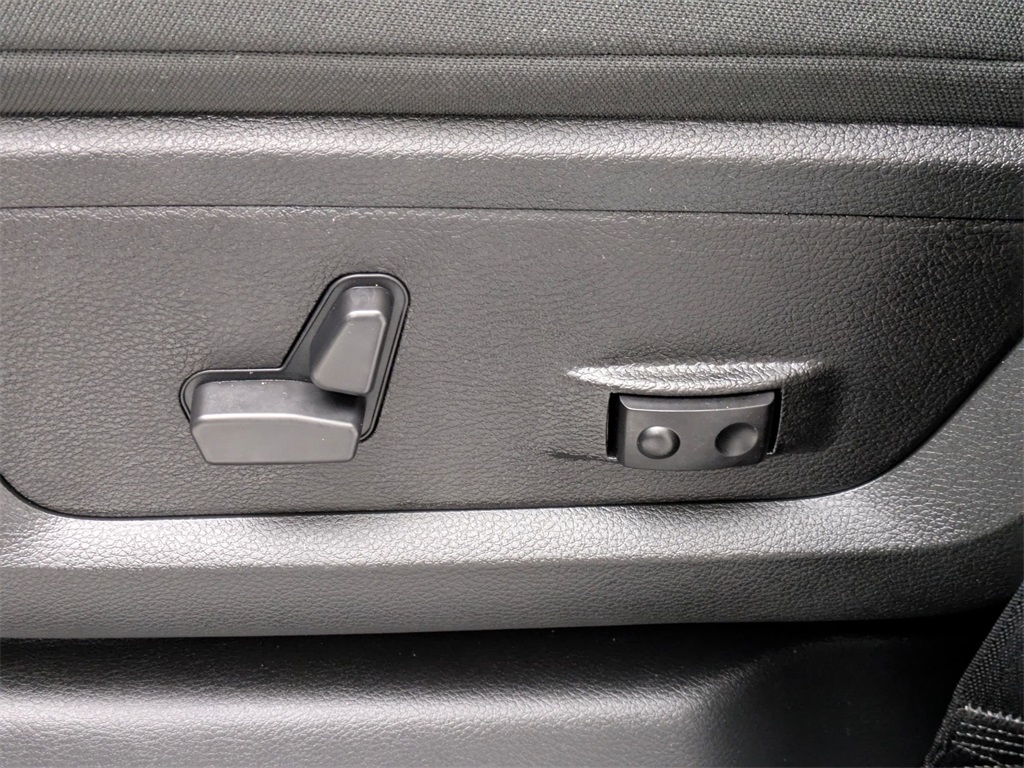 Vehicle image 15 of 40