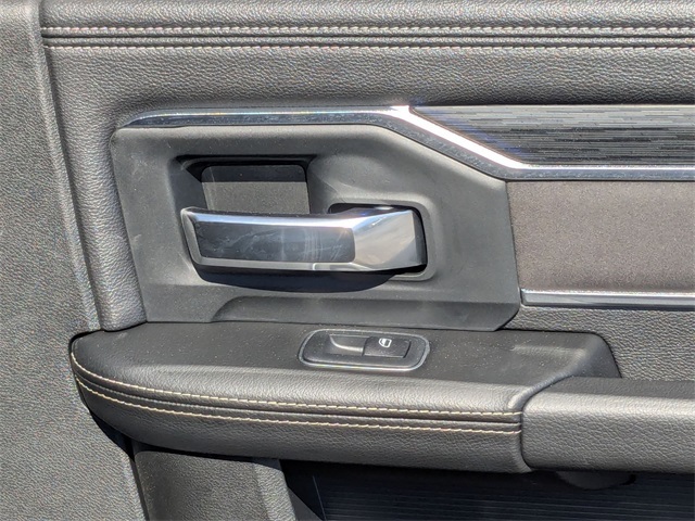 Vehicle image 34 of 43
