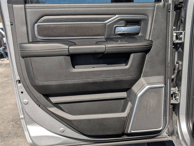 Vehicle image 36 of 43