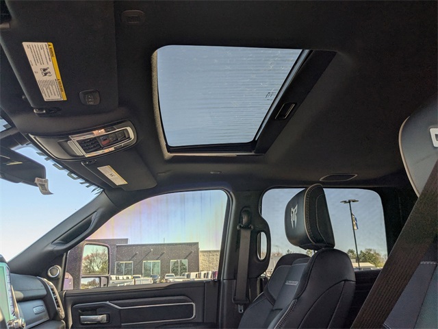 Vehicle image 39 of 43