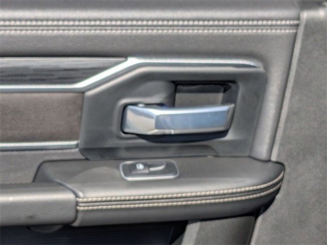 Vehicle image 40 of 43