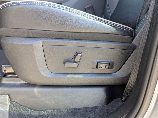 Vehicle image 41 of 43