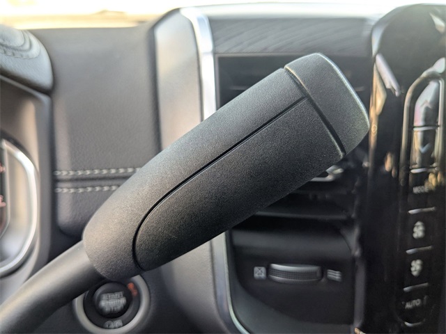 Vehicle image 29 of 43